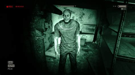 Outlast: 体を張った恐怖体験と倫理的なジレンマ！